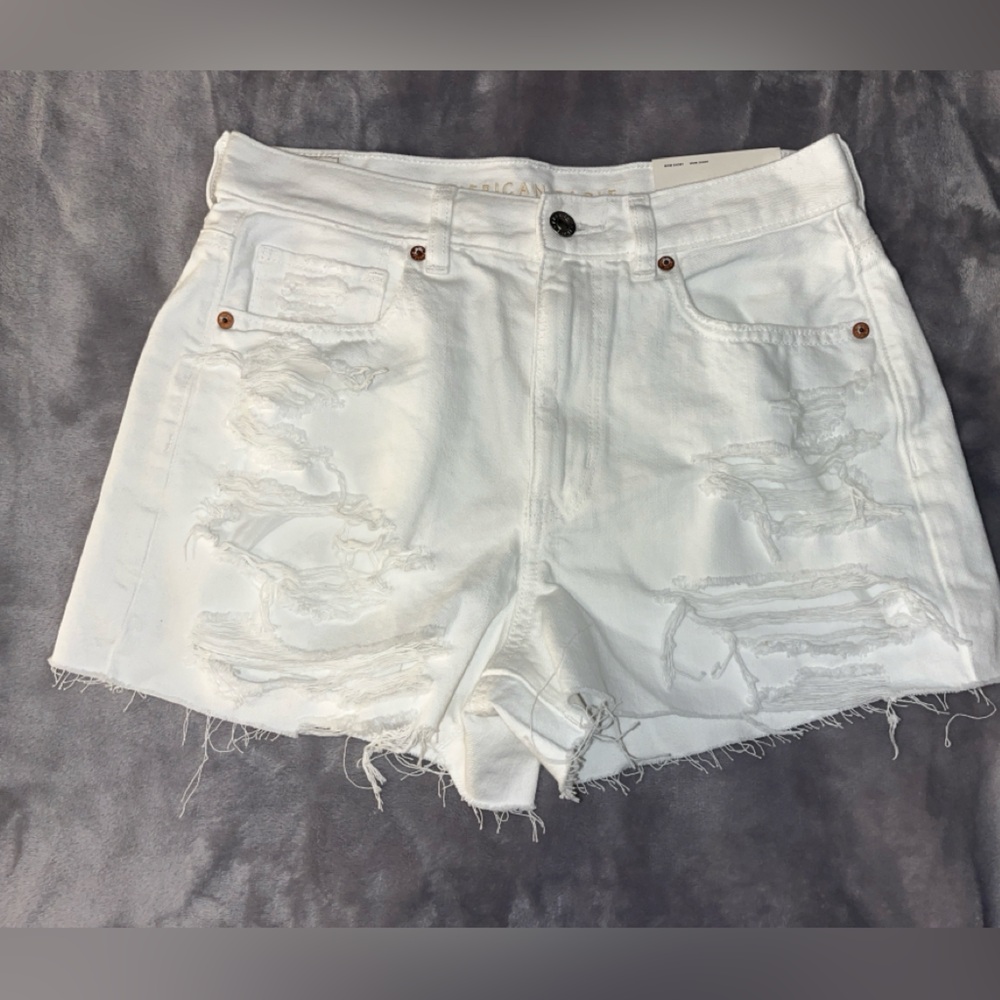 AMERICAN EAGLE Ripped White Mom Jeans Short